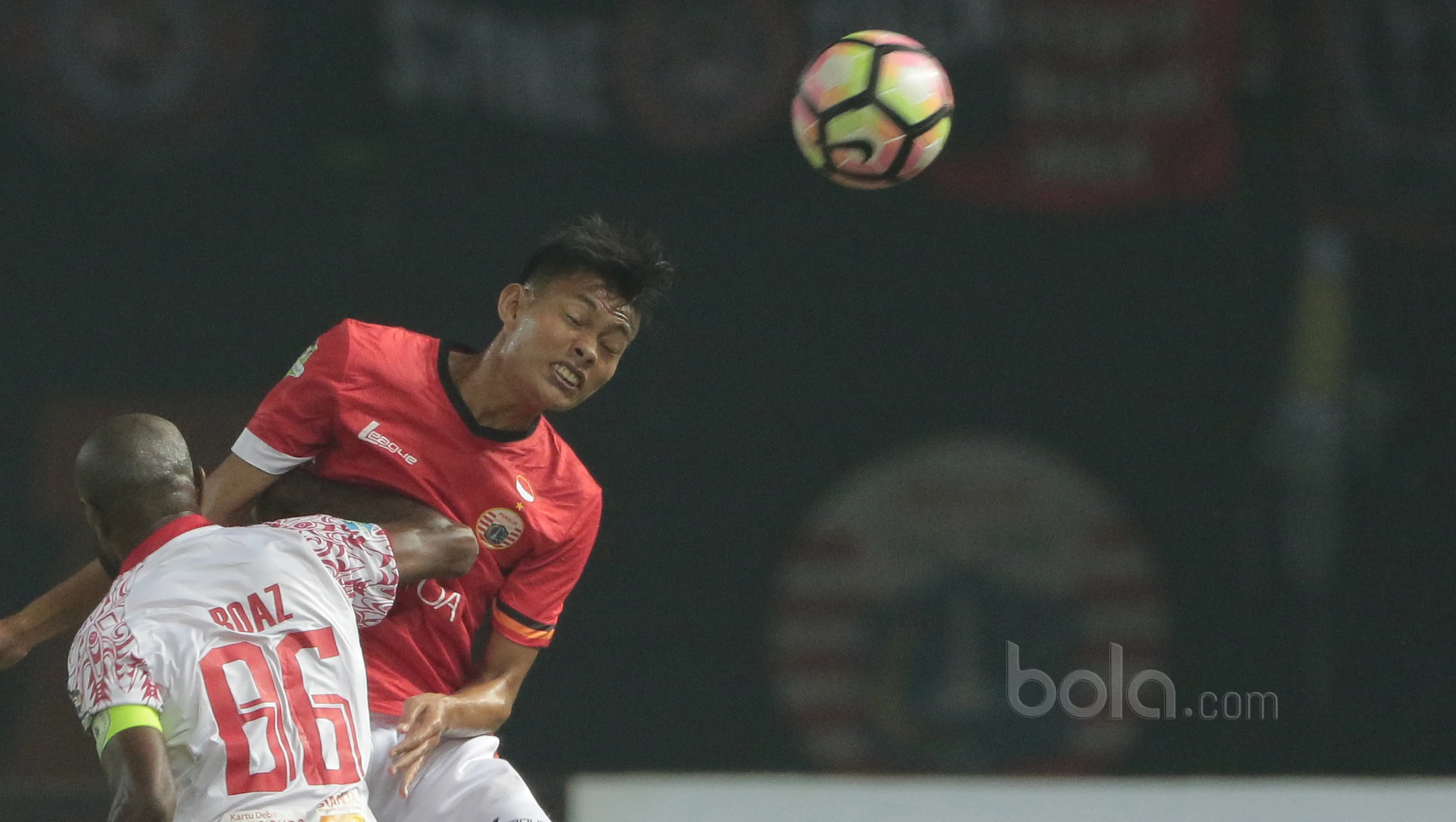 Pemain Persija Jakarta, Vava Mario Yagalo pada lanjutan Liga 1 2017 di Stadion Patriot, Bekasi, Sabtu (08/7/2017). (Bola.com/Nicklas Hanoatubun)