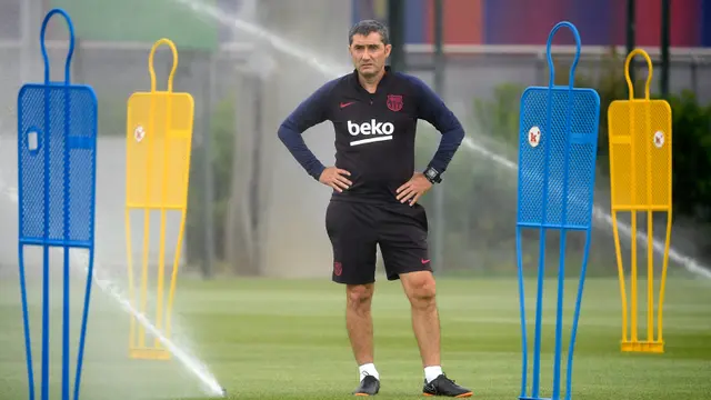 Pelatih Barcelona Ernesto Valverde Dipecat