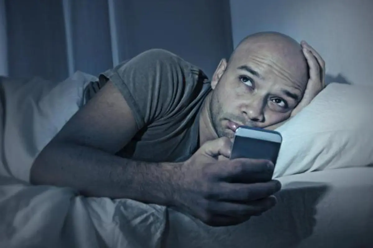 Studi: Keseringan Cek Media Sosial Sebabkan Gangguan Tidur