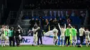 Para pemain AC Milan merayakan kemenangan 3-2 atas Atalanta usai pertandingan Liga Italia Serie A di Stadion Gewiss, Bergamo, Italia, 3 Oktober 2021. AC Milan membawa pulang tiga poin dari kandang Atalanta. (MIGUEL MEDINA/AFP)