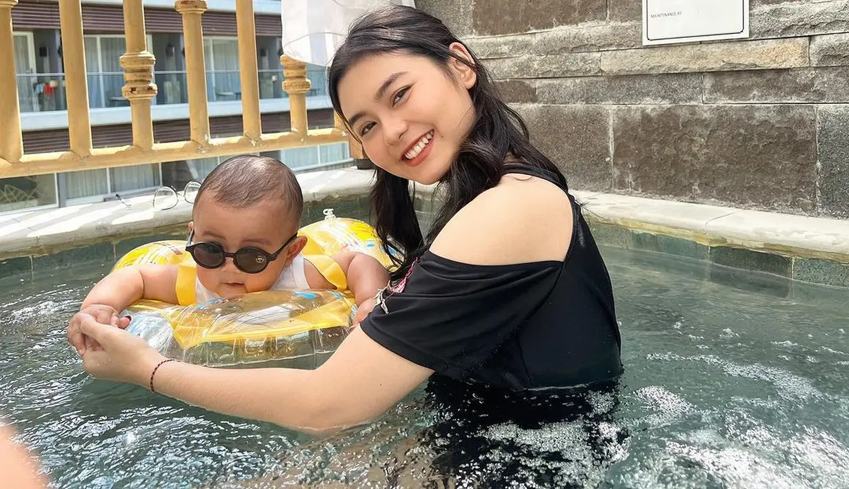 Marshel juga melihat sang istri jauh berbeda dengan kehamilan pertamanya.
[Instagram/ceseniy]