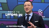Duta Besar Liga Champions dan mantan pemain sepak bola Inggris, John Terry, menyampaikan pidato pada pengundian babak 16 besar turnamen sepak bola Liga Champions UEFA 2023-2024 di House of European Football di Nyon, pada 18 Desember 2023. (Fabrice COFFRINI/AFP)