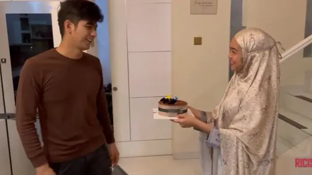 6 Momen Ria Ricis Beri Kejutan Ulang Tahun Teuku Ryan, Tepat Tengah Malam