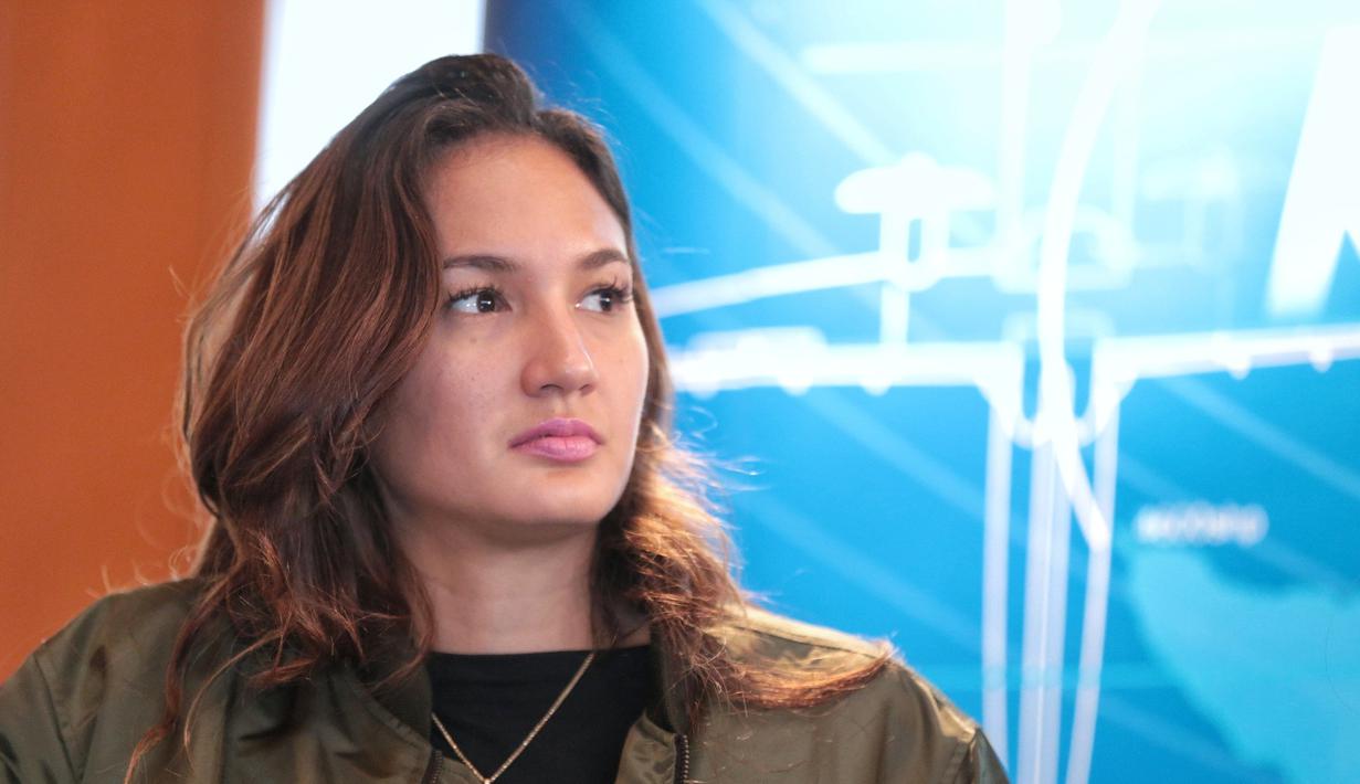  Nadine  Chandrawinata Ajak Gotong Royong untuk Buat Pesawat 