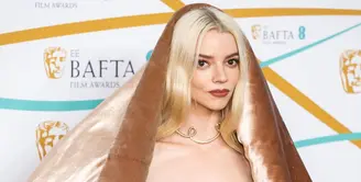 Anya Taylor Joy menghadiri EE BAFTA Film Awards 2023 di The Royal Festival Hall [instagram/schiaparelli]