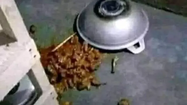 7 Potret Momen Apes Saat Masak Daging Kurban Ini Bikin Nangis