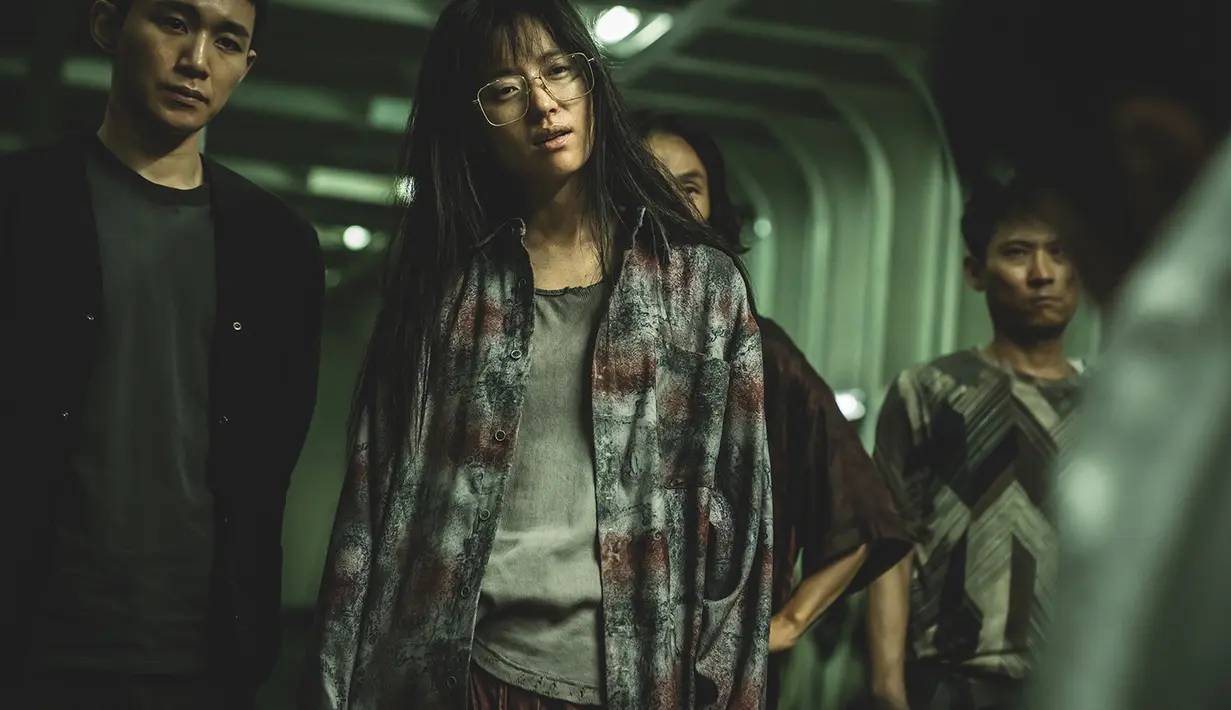 Yang perlu mendapat perhatian khusus adalah still cut yang menampilkan perkenalan karakter baru Big Knife, yang memimpin gengnya dengan penampilan yang intens dan tangguh. (Foto: Netflix)