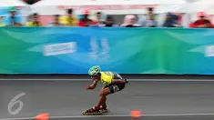 Pesepatu roda Jawa Barat, Radika berpacu di lintasan final 500m Individual Time Trial Putra PON XIX Jabar di GOR Saparua, Bandung, Kamis (22/9). Radika meraih emas dengan catatan waktu 41,950 detik. (Liputan6.com/Helmi Fithriansyah)
