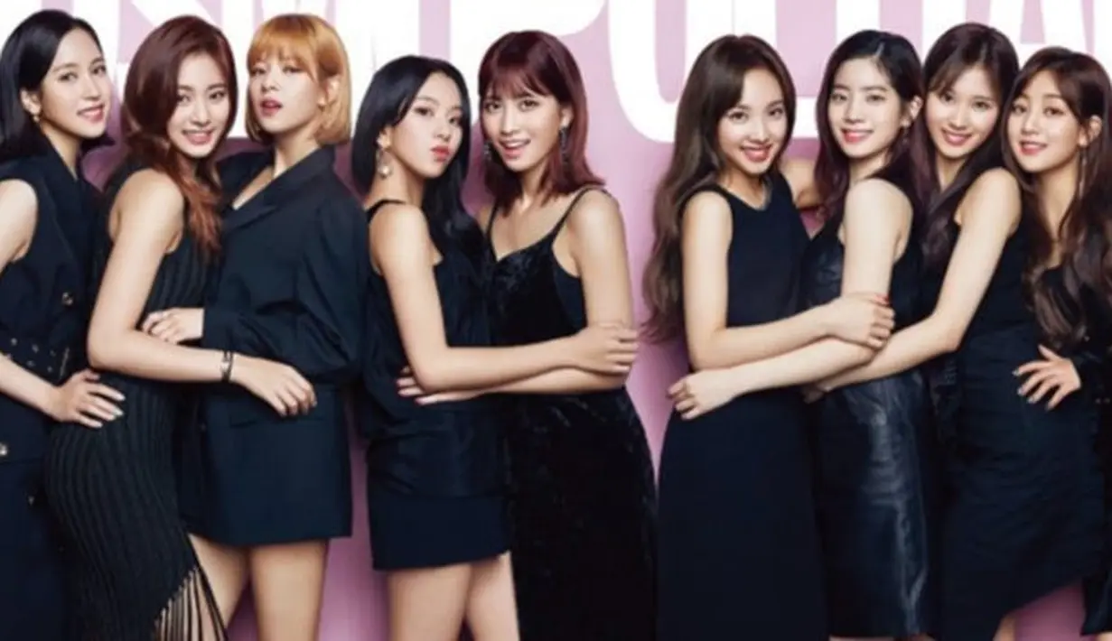Memang TWICE merupakan salah satu girlband Korea yang populer. Buktinya MV Dance the Night Away langsung memecahkan rekor mereka sendiri dengan jumlah penonton terbanya setelah Signal. (Foto: Soompi.com)