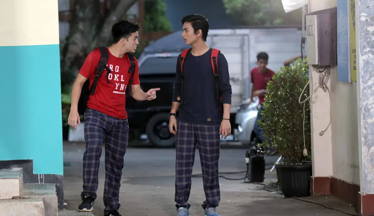 Sinetron Jodoh Yang Tertukar tayang di SCTV sejak Jumat (1/9/2017) pukul 18.00 WIB. Menurut catatan AC Nielsen, sinetron yang dibintangi oleh Rizky Nazar, Aliando Syarief, Cut Syifa dan Megan Domani itu rating masuk peringkat 2. (Nurwahyunan/Bintang.com)