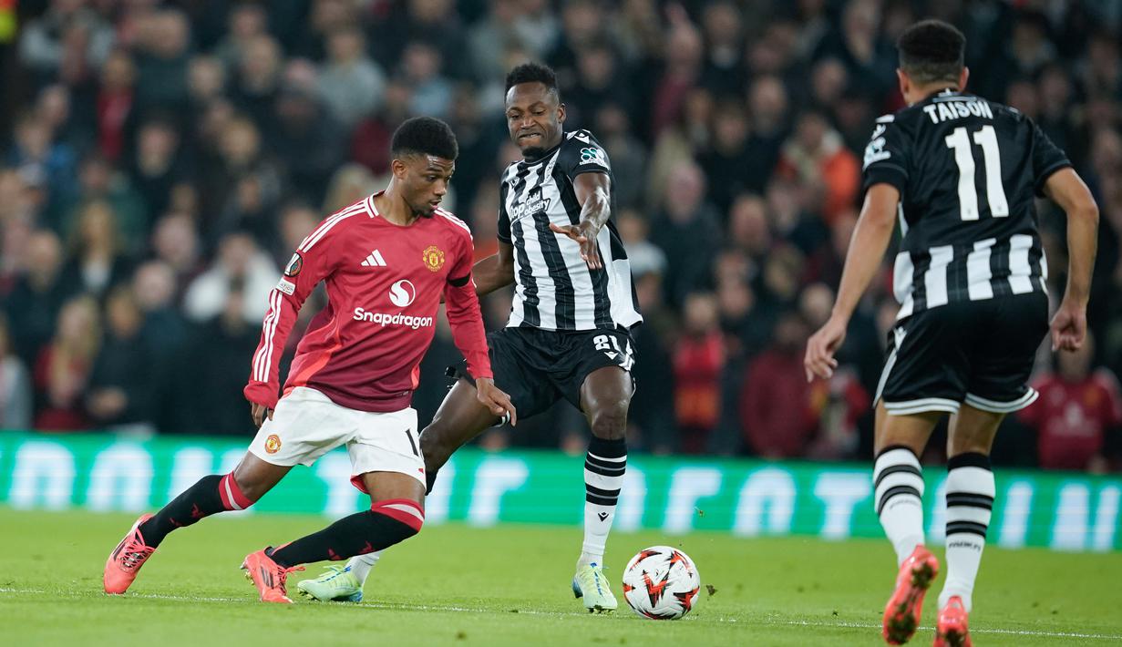 Amad Diallo yang mendapatkan kesempatan menjadi starter di laga Manchester United vs PAOK sukses memborong dua gol. (AP Photo/Dave Thompson)