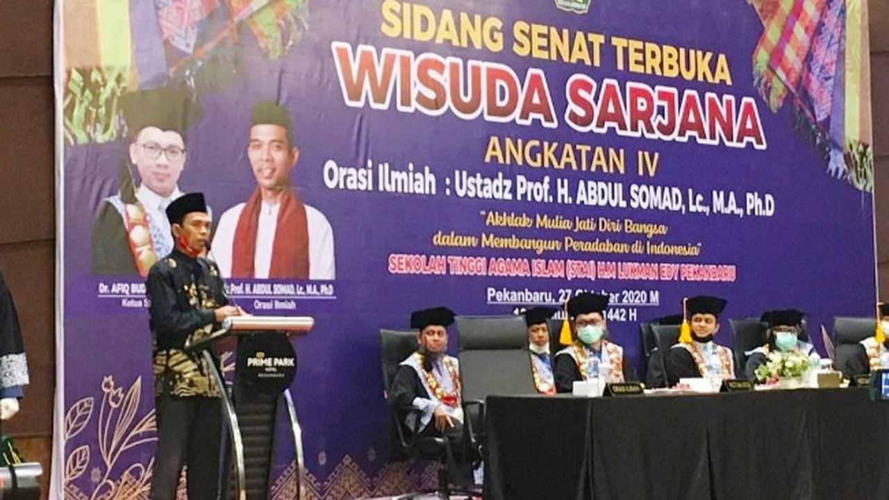 Ustaz Abdul Somad memberikan wejangan kepada wisudawan STAI Lukman Edy.