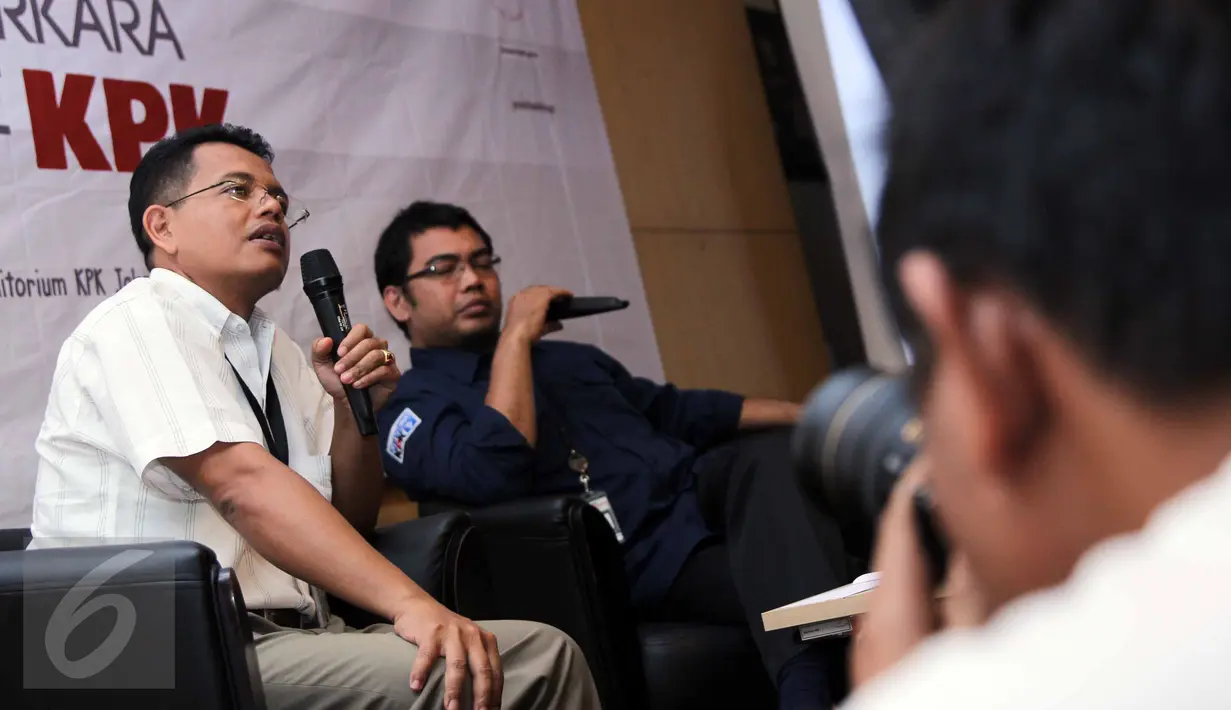 Jaksa KPK, Yudi Kristiana (kiri) memberikan pemaparan saat menjadi pembicara dalam diskusi ‘Membedah Penanganan Perkara di KPK’, Jakarta, Senin (29/6/2015). (Liputan6.com/Helmi Afandi)