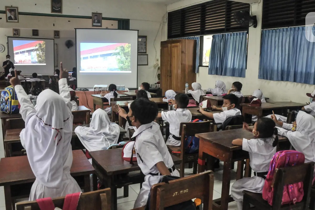 Antusiasme Murid Kelas 1 SD saat Hari Pertama Sekolah