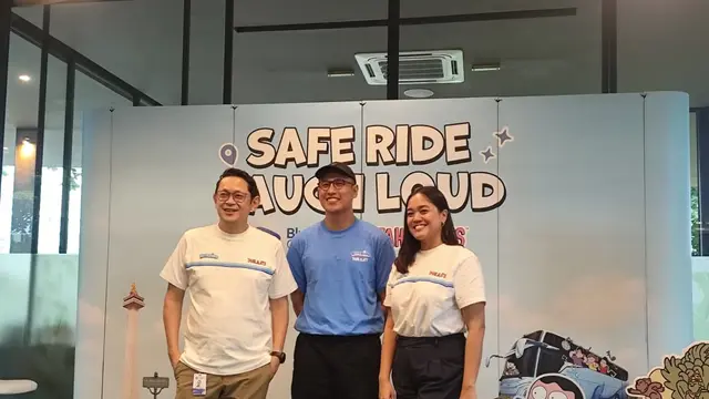 Rakhman Azhari, Co-Founder Tahilalats (baju biru)