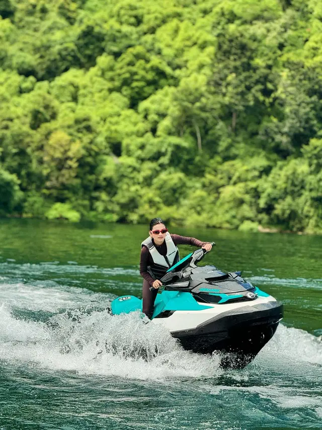 Kembali ke Tanah Batak, Ini 7 Momen Liburan Ratu Sofya di Danau Toba