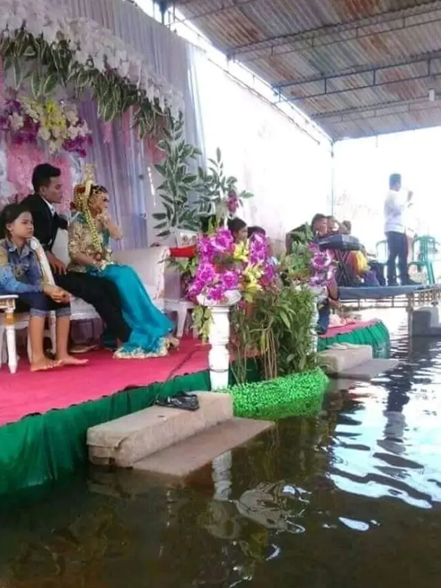 8 Resepsi Pernikahan Nyeleneh Ini Cuma Ada di Indonesia
