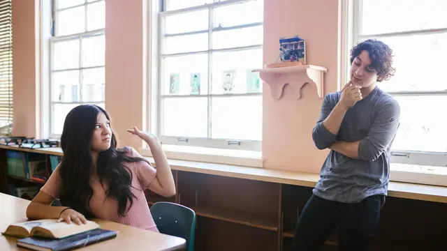 2. Ajari Anak untuk Berani Bersuara dan Bahasa Tubuh yang Tegas