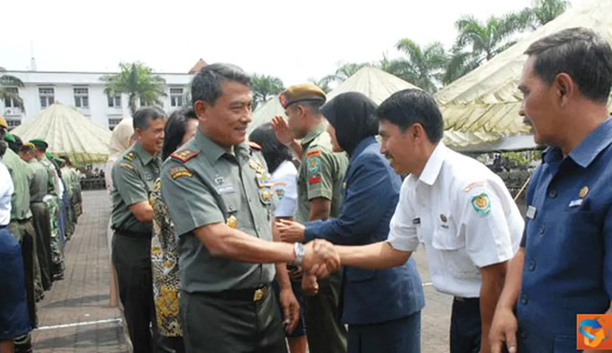 Citizen6, Bandung: Pangdam Tiga Siliwangi Mayor Jenderal TNI Moeldoko, pada bulan Juli 2011 merayakan Ulang Tahun ke-54. (Pengirim: Kodam)