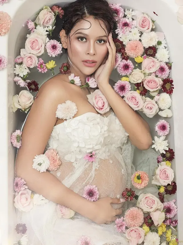 Hamil 9 Bulan, Ini 6 Potret Terbaru Maternity Shoot Bunga Jelitha