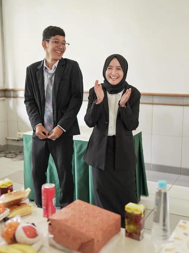 6 Momen Bahagia Arafah Rianti Usai Jalani Sidang Skripsi, Raih Gelar S.Pd