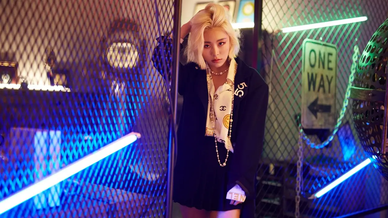 [Bintang] Lirik Lagu Whee In MAMAMOO feat Sik-K, Easy