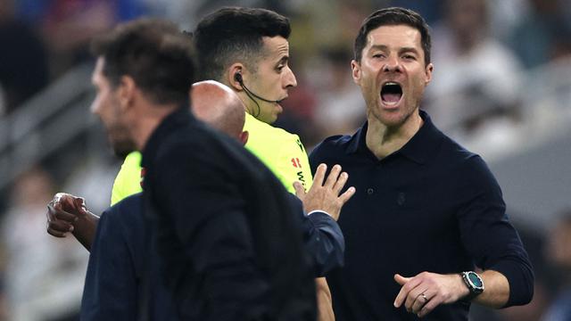 Foto: Aksi Cekcok Vinicius dan Simeone dalam Laga Panas Derby Madrid di Semifinal Piala Super Spanyol