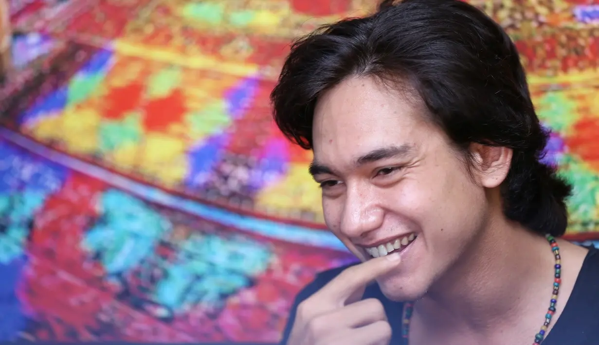 Setelah target istana pribadinya selesai, ia melanjutkan pada target berikutnya, yaitu menikah?. Namun, bintang film Pertaruhan itu masih enggan membocorkan siapa perempuan yang menjadi calon pendampingnya kelak. (Adrian Putra/Bintang.com)