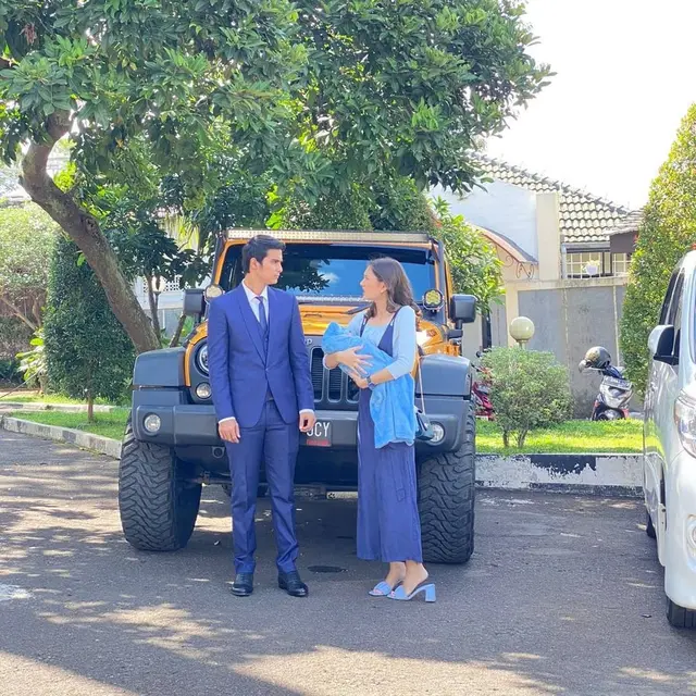 7 Gaya Zoe Abbas Jackson dan Cinta Brian saat Momong Anak di BHSI, Jadi Sorotan