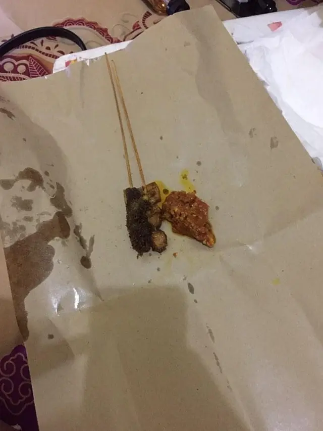 6 Momen Apes ketika Mau Makan Sate Ini Bikin Elus Dada,