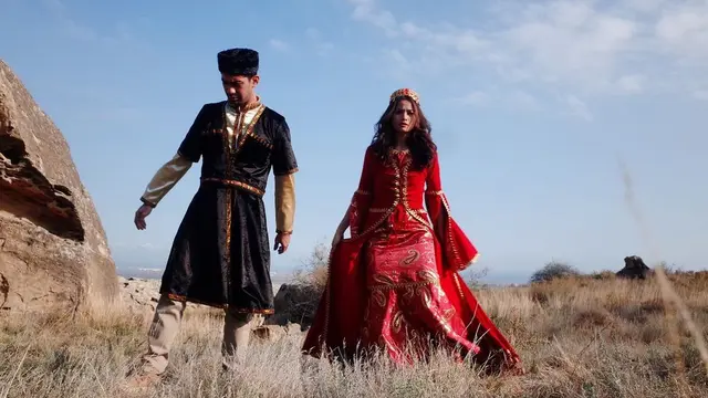 Momen Kompak Reza Rahadian dan Acha Septriasa dalam Film 'Layla dan Majnun'. (Sumber: Instagram/bebytsabina)