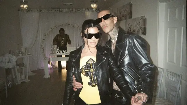 Kourtney Kardashian dan Travis Barker/dok. @kourtneykardash