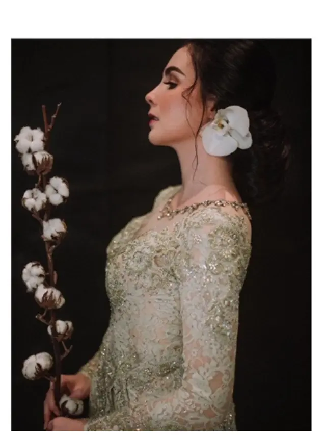 6 Potret Arumi Bachsin saat Pakai Kebaya, Anggun Banget