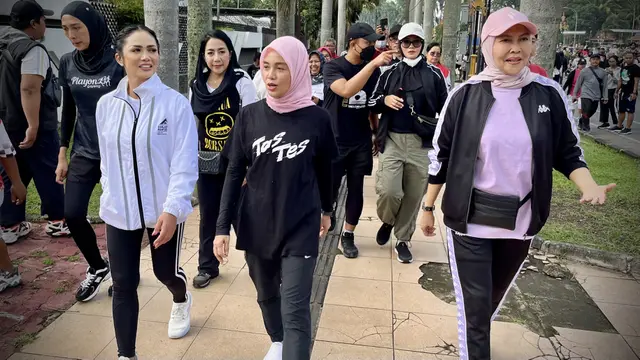 Istri Capres nomor urut 3 Ganjar Pranowo, Siti Atikoh Suprianti.