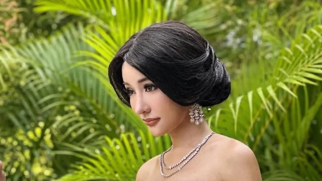 Detail Makeup Lucinta Luna Saat Tunangan
