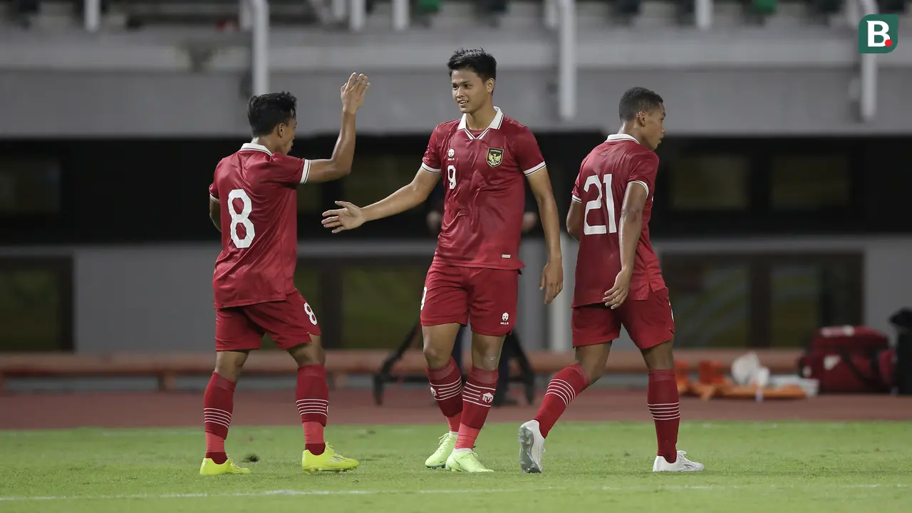 Foto: Tajam di Udara dan Ganas di Darat, Hokky Caraka Jadi Mimpi Buruk Timnas Timor Leste di Laga Pertama Kualifikasi Piala Asia U-20