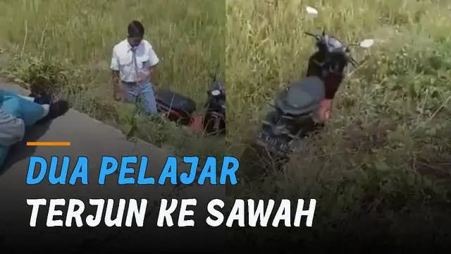 Nasib apes dialami oleh dua pelajar ini karena terjun ke sawah bersama sepeda motornya.