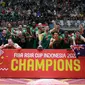 Timnas Basket Australia melakukan selebrasi usai penyerahan trofi juara FIBA Asia Cup 2022 di Istora Senayan, Jakarta, Minggu (24/7/2022). (Bola.com/Bagaskara Lazuardi)