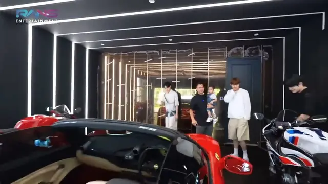 NCT DoJaeJung kunjungi rumah baru Raffi Ahmad dan Nagita Slavina (Foto: Youtube Rans Entertainment)