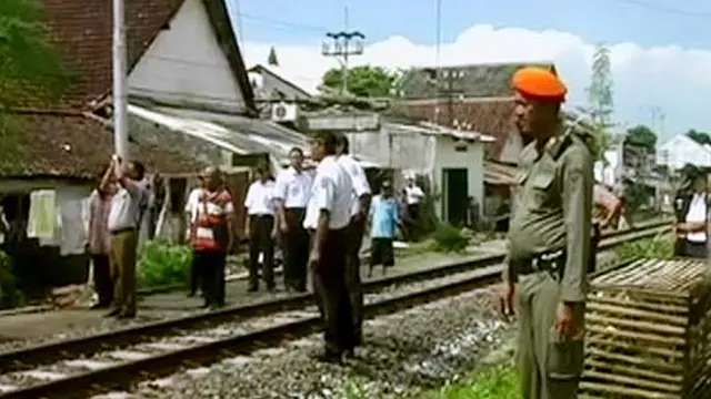 Ratusan Bangunan Dekat Rel Dibongkar PT KAI