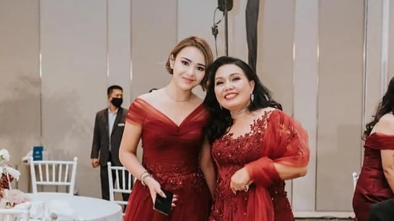 Jarang Tersorot, Ini 6 Potret Kebersamaan Amanda Manopo dan Ibunda