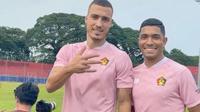 Dua pemain asing Persik asal Brasil, Arthur Felix Silva (kiri) dan Dionatan Machado yang direkrut untuk BRI Liga 1 2021/2022. (Bola.com/Gatot Susetyo)