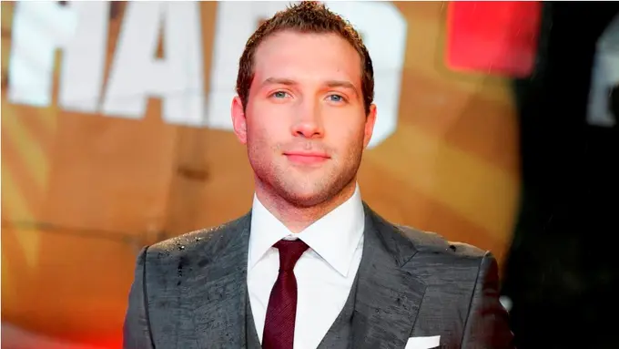 [Bintang] Jai Courtney