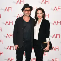 Keputusan Angelina Jolie tak terlalu mendapatkan dukungan dari suaminya, Brad Pitt.  (AFP/Bintang.com)