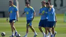 Kali ini, pertemuan kedua tim tersebut di pertandingan leg pertama babak perempat final Liga Champions 2025/2026 yang berlangsung di Camp Nou, Kamis (9/4/2026) dini hari WIB. Tampak dalam foto, para pemain Barcelona saat menghadiri sesi latihan menjelang pertandingan leg pertama perempat final Liga Champions 2025/2026 melawan Atletico Madrid di lapangan latihan Joan Gamper, Sant Joan Despi, dekat Barcelona, pada Selasa 7 April 2026. (MANAURE QUINTERO/AFP)