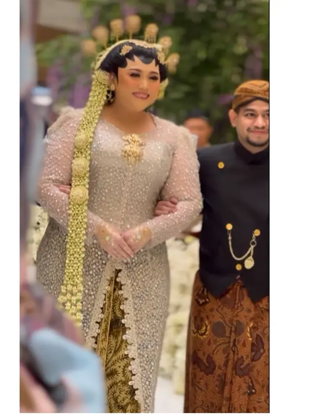 7 Potret Fadil Jaidi di Rangkaian Pernikahan Clarissa Putri, Setia Mendampingi