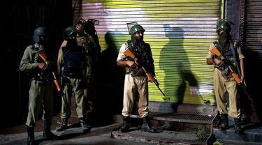 Ilustrasi pasukan pemerintah India di wilayah Kashmir (AP/Dar Yasin)