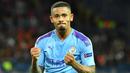 4. Gabriel Jesus (Manchester City) – Pria Brasil ini sejak kecil hanya diasuh oleh ibu nya saja karena ayah pergi bersama wanita lain. Namun pengorbanan sang ibu tidak sia-sia, pria berusia 22 tahun itu telah menjadi pemain top dunia. (AFP/Sergei Supinsky)