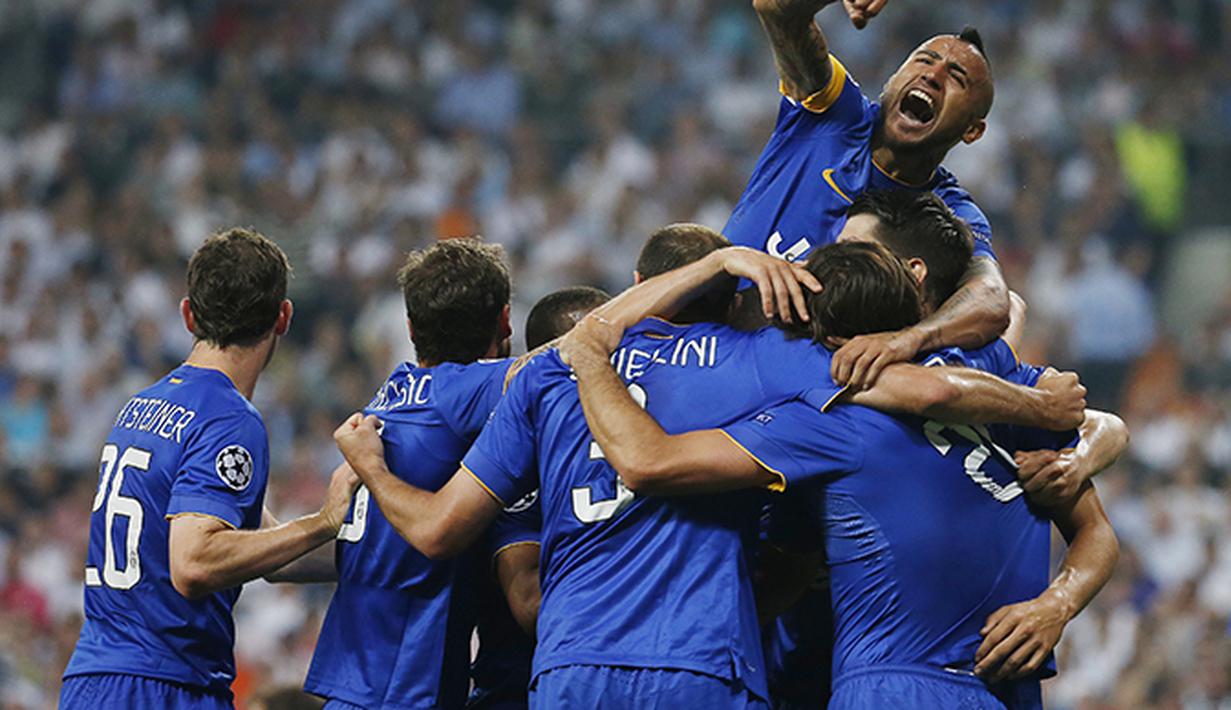 Arturo Vidal merayakan gol yang dicetak oleh Alvaro Morata ke gawang Real Madrid. (Reuters/Sergio Perez)