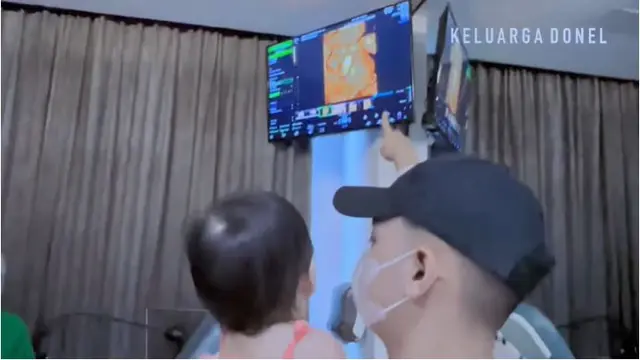 7 Momen Nella Kharisma Jalani USG Kandungan, Ditemani Suami dan Anak